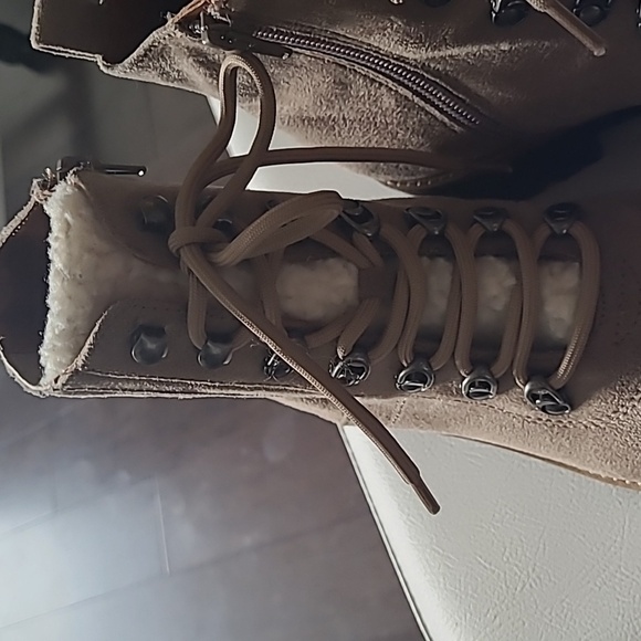 American Eagle boots - Picture 4 of 8